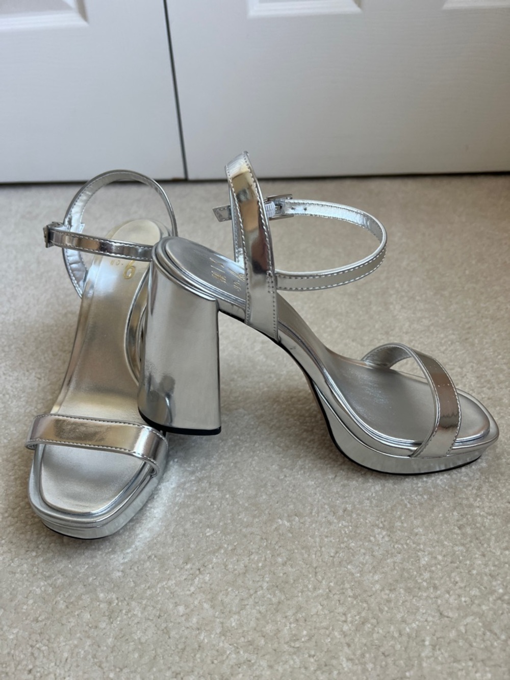 NWOT Mix No. 6 Block Heeled Sandal